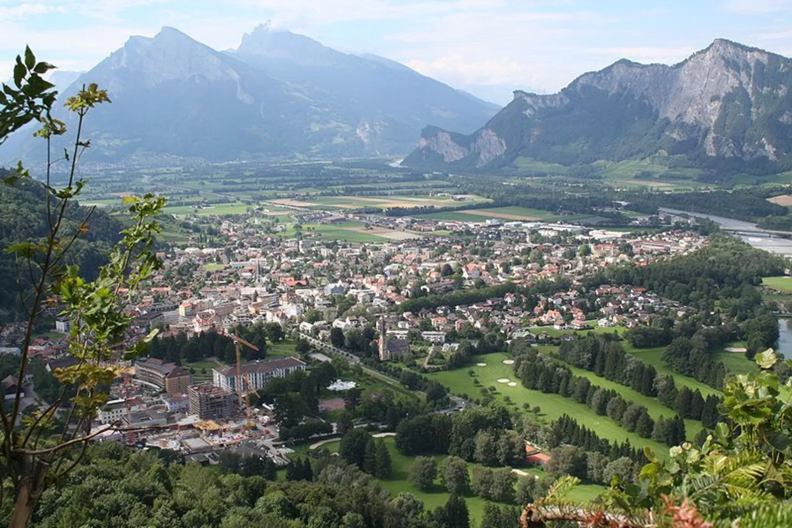An image depicting the trail Taminaschlucht Rundweg and its surrounding area.