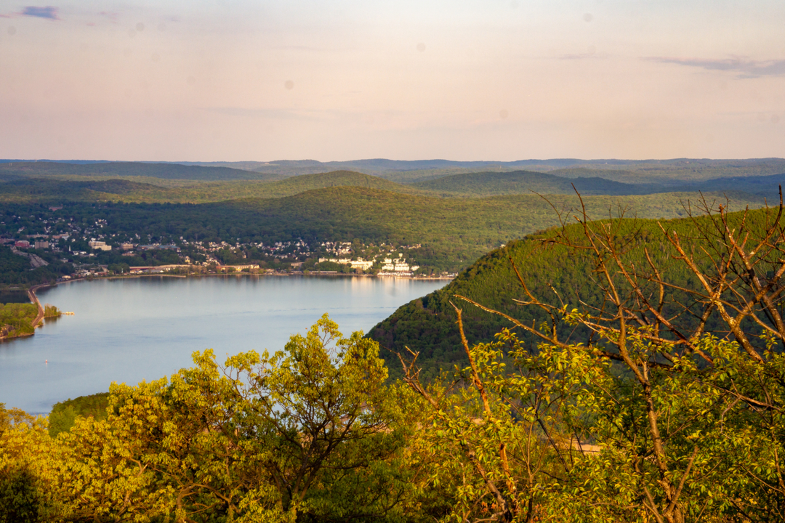 An image depicting the trail Stony Point State Park Loop and its surrounding area.
