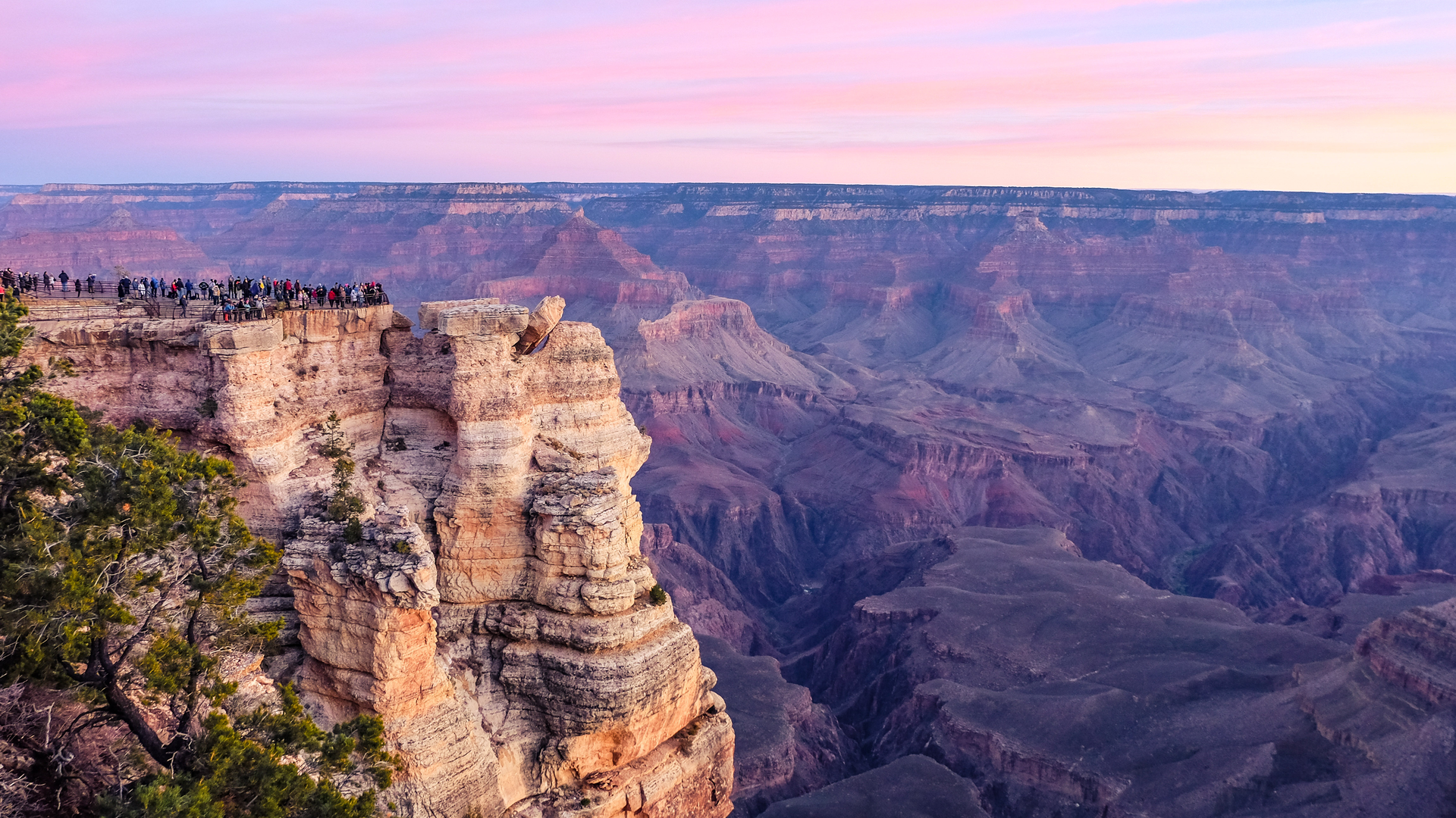 An image depicting the trail Rim Trail and its surrounding area.