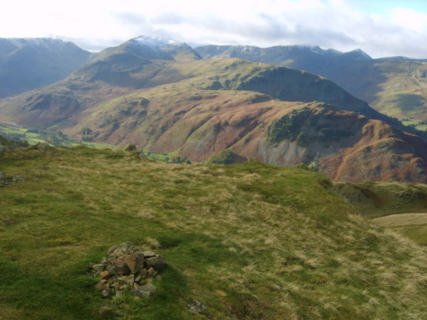 An image depicting the trail Angle Tarn, Angletarn Pikes South Top and Boredale House Loop and its surrounding area.
