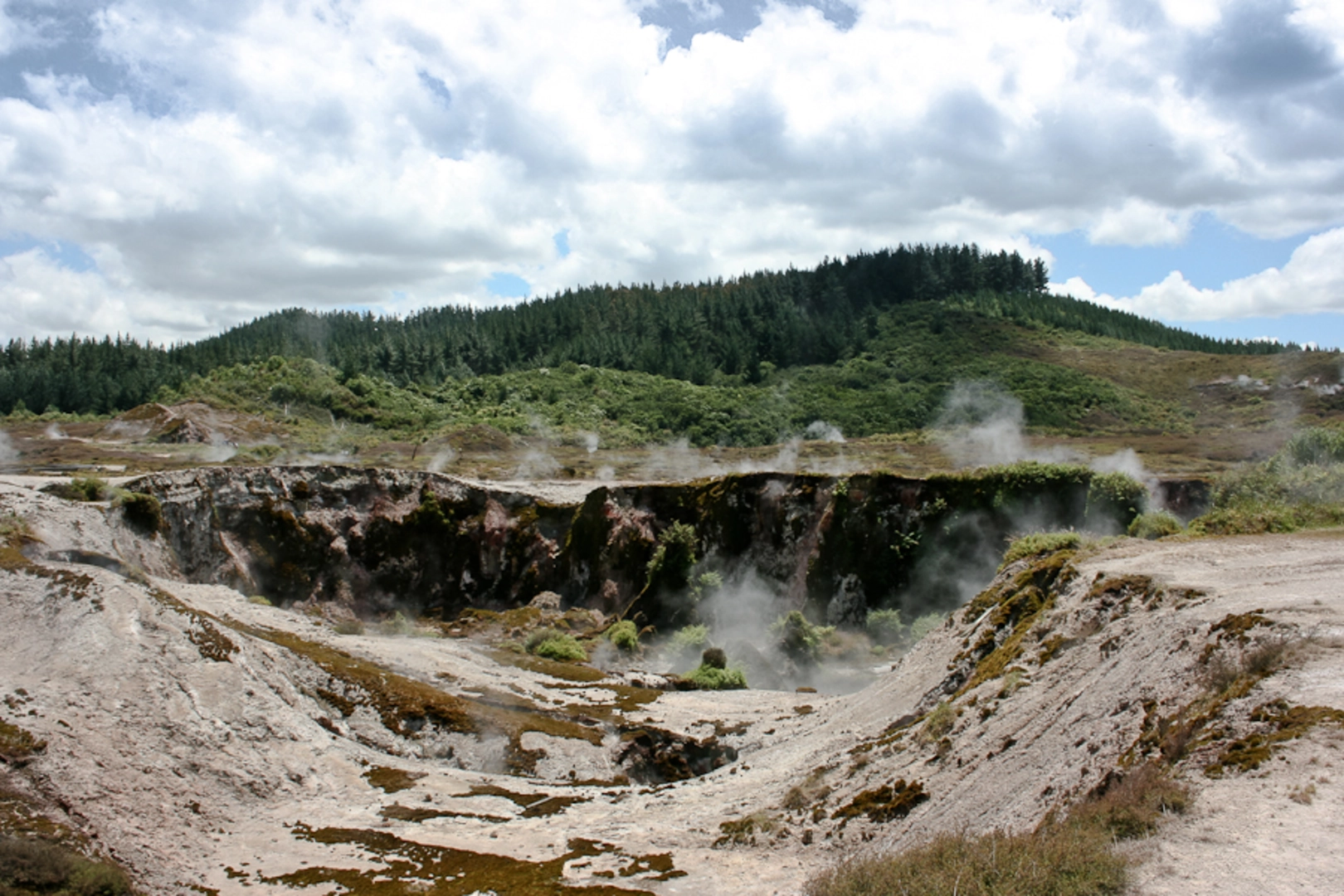 An image depicting the trail Craters of the Moon Loop and its surrounding area.