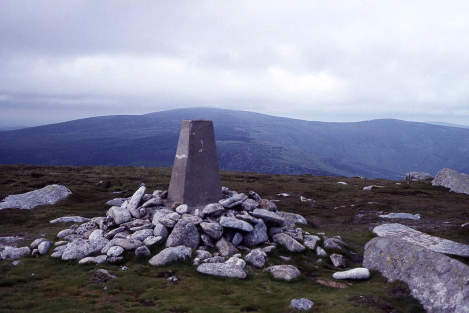 An image depicting the trail Tonelagee Northeast Top Mountain and its surrounding area.