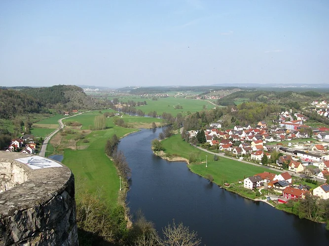 Burgruine Kallmünz and Naab Walk