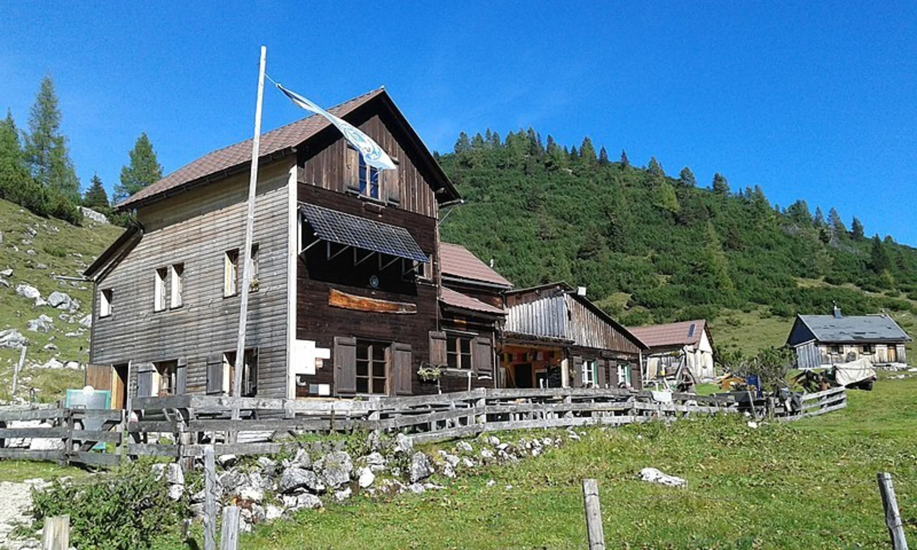 An image depicting the trail Hochmölbinghütte Loop and its surrounding area.