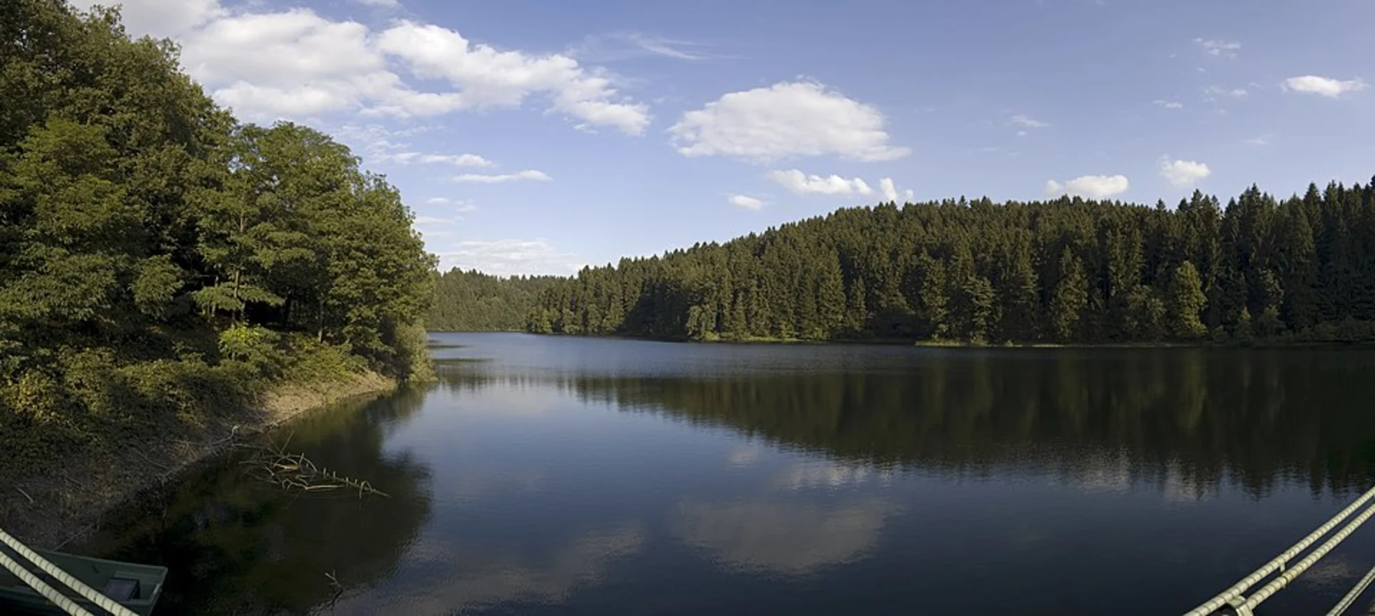 An image depicting the trail Sengbachtalsperre Loop via Waldemar Specht Weg and its surrounding area.