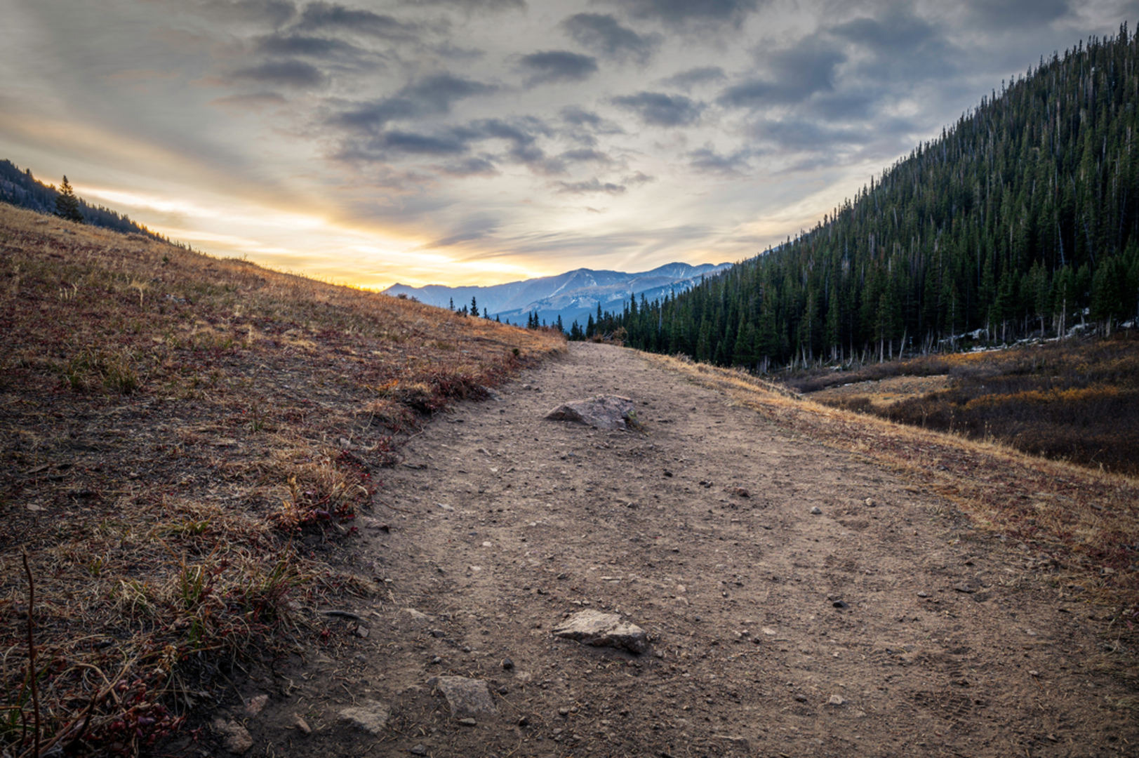 An image depicting the trail Herman Gulch Trail and its surrounding area.