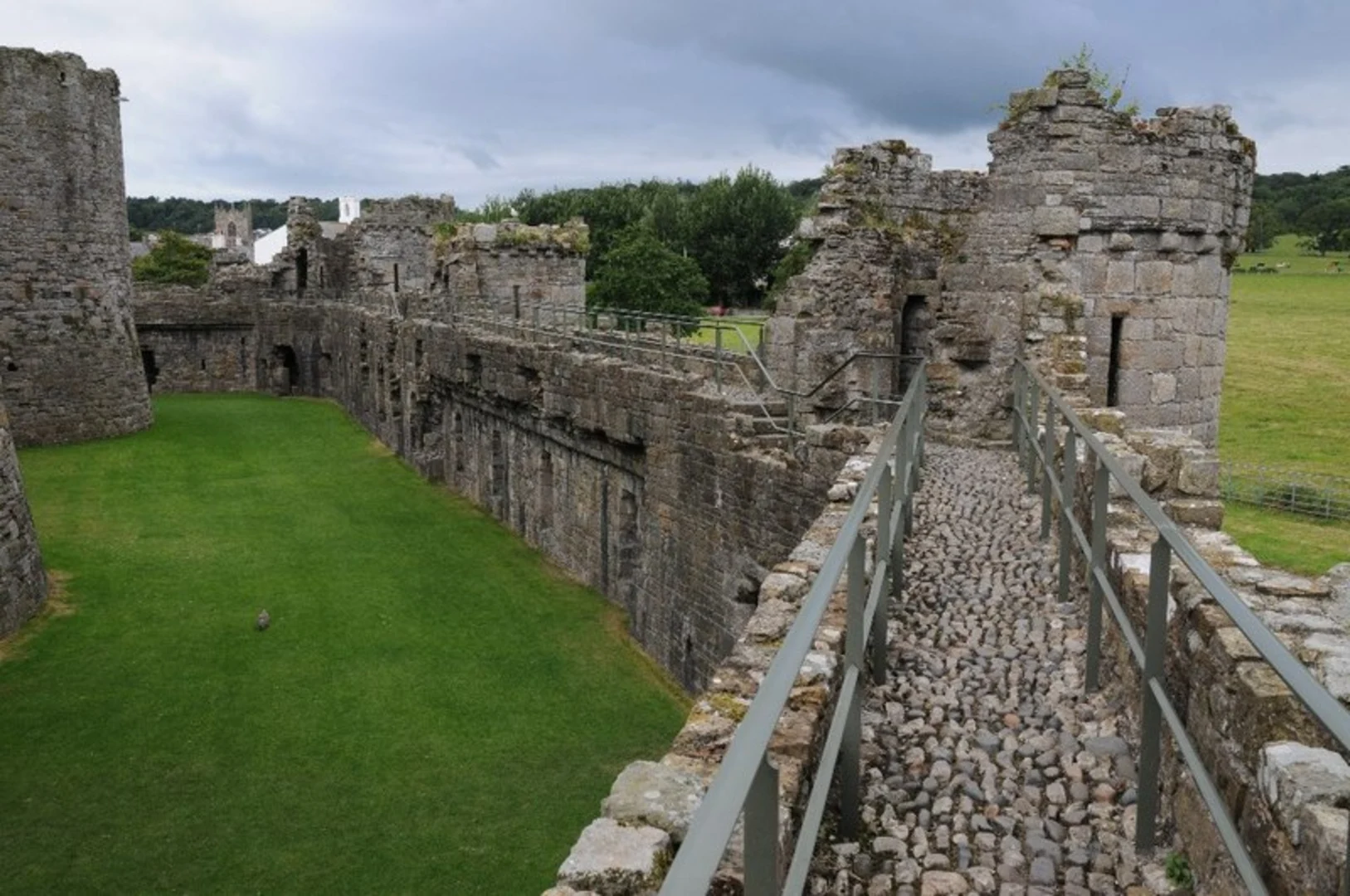 An image depicting the trail Beaumaris Castle and Coast Loop and its surrounding area.