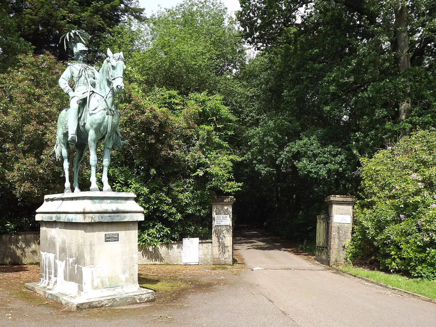An image depicting the trail Westland Copse and Griggs Green via Shipwrights Way and its surrounding area.
