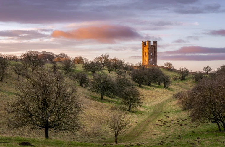 Broadway Tower via Cotswold Way