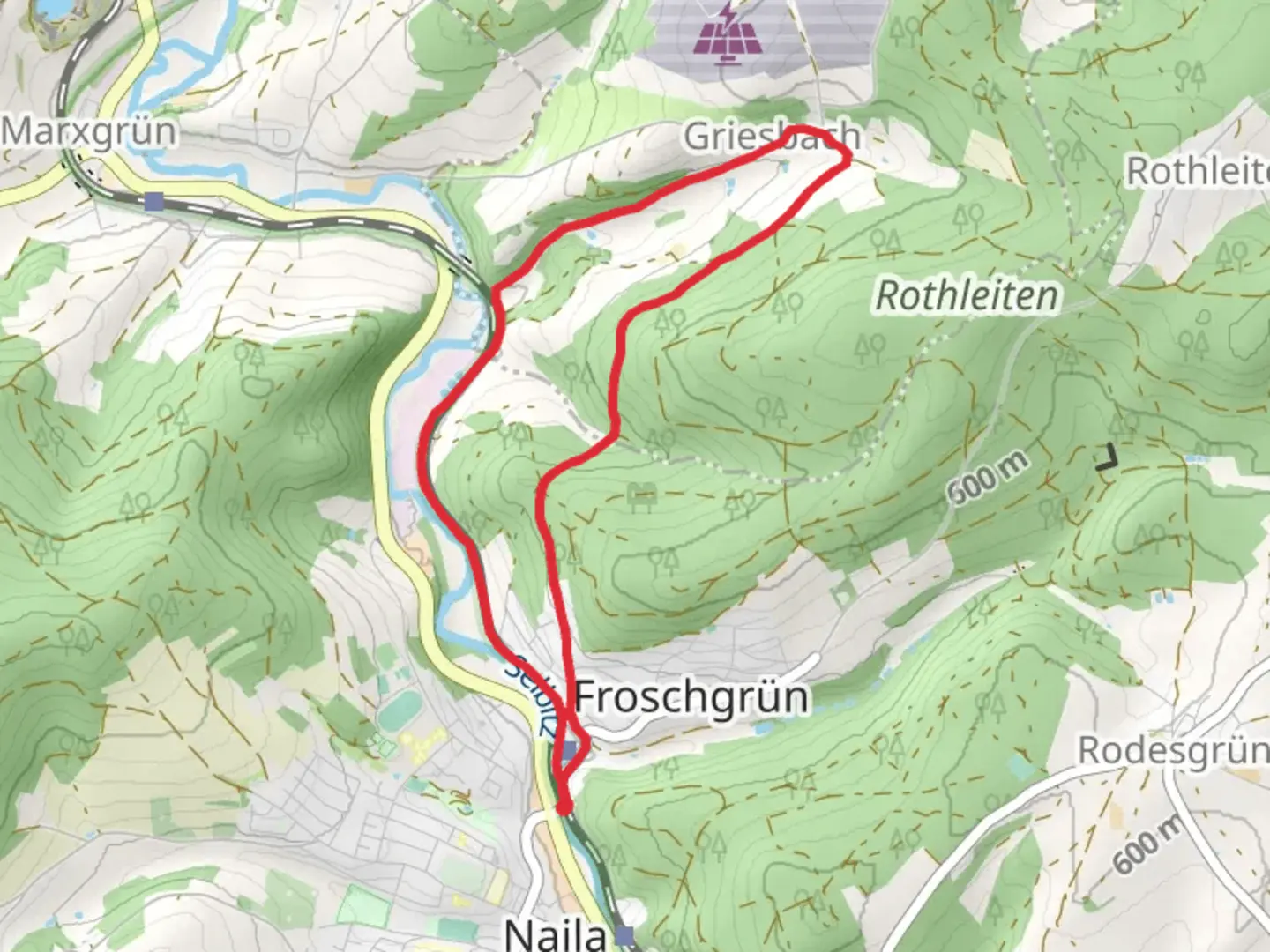 An image depicting the trail Froschgrüner Teich via Weisser Fels Weg and its surrounding area.