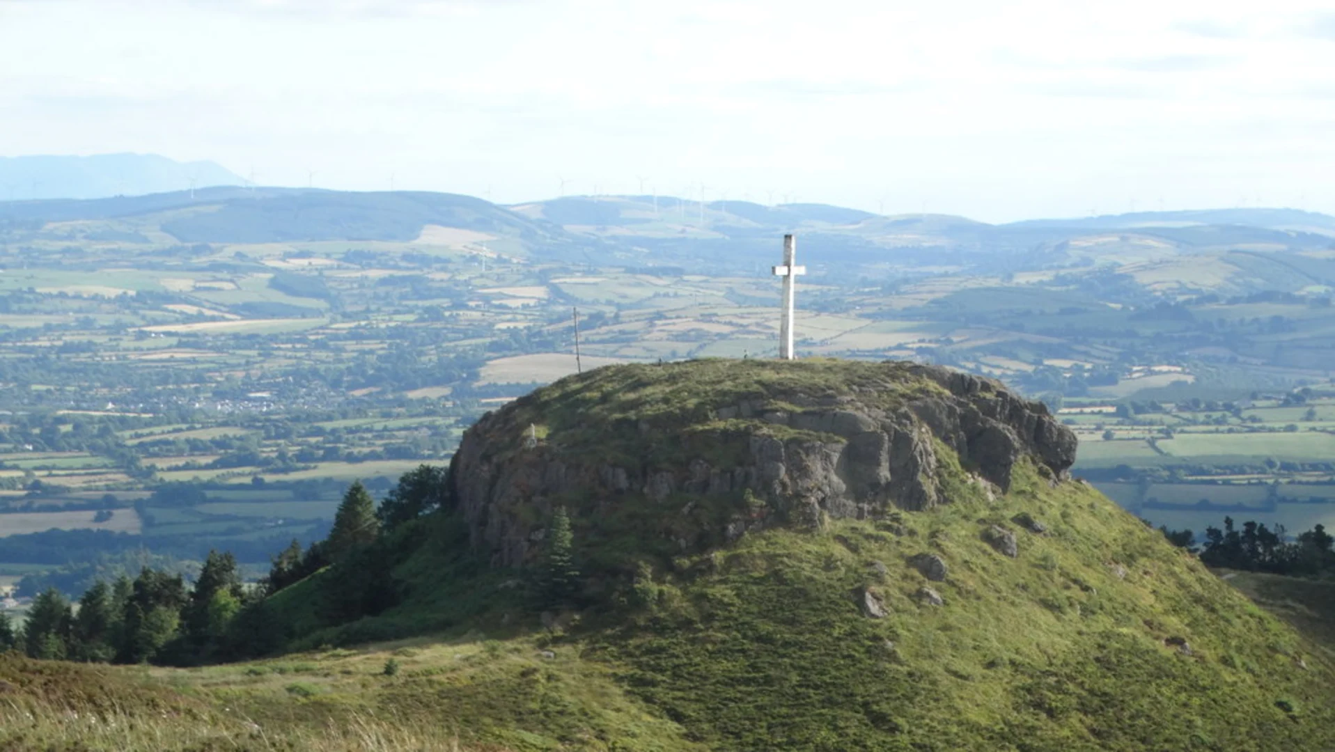 An image depicting the trail Devil's Bit, Kilduff and Cardens Folly and its surrounding area.