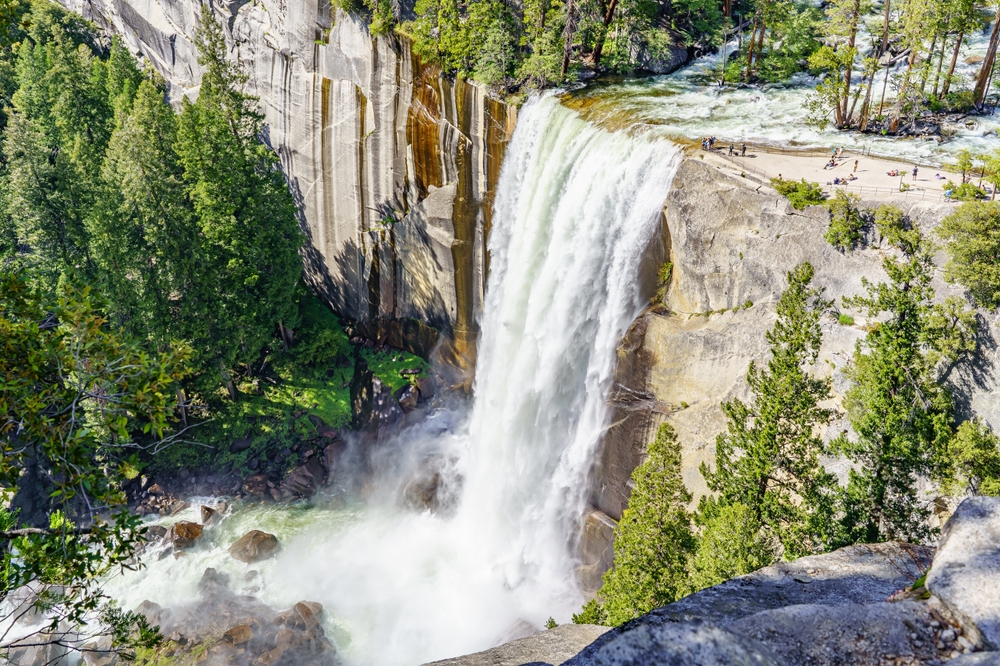 An image depicting the trail Yosemite National Park and its surrounding area.