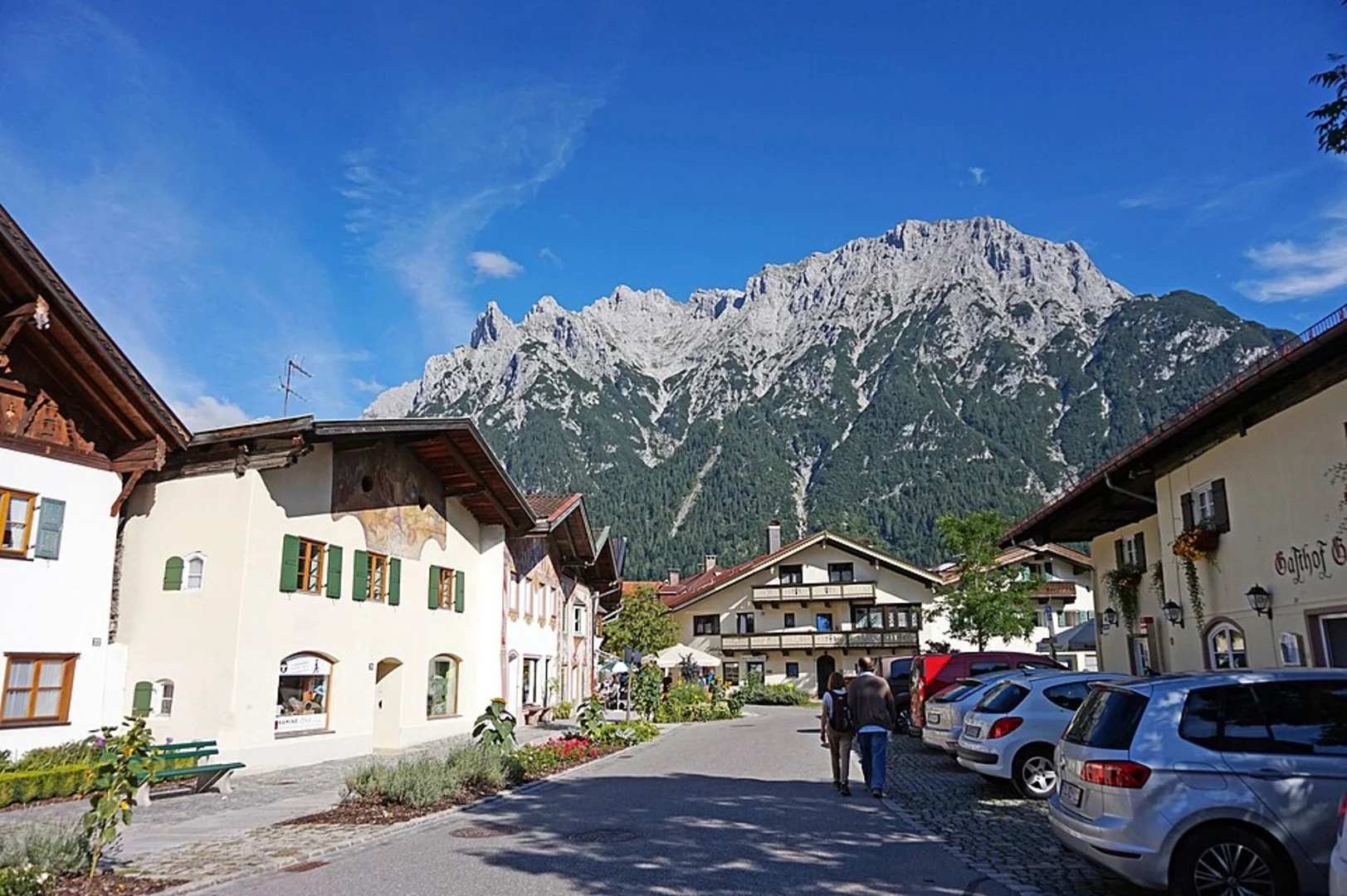 An image depicting the trail Mittenwald to Klais Walk via Romea Deutschland Bayern and its surrounding area.