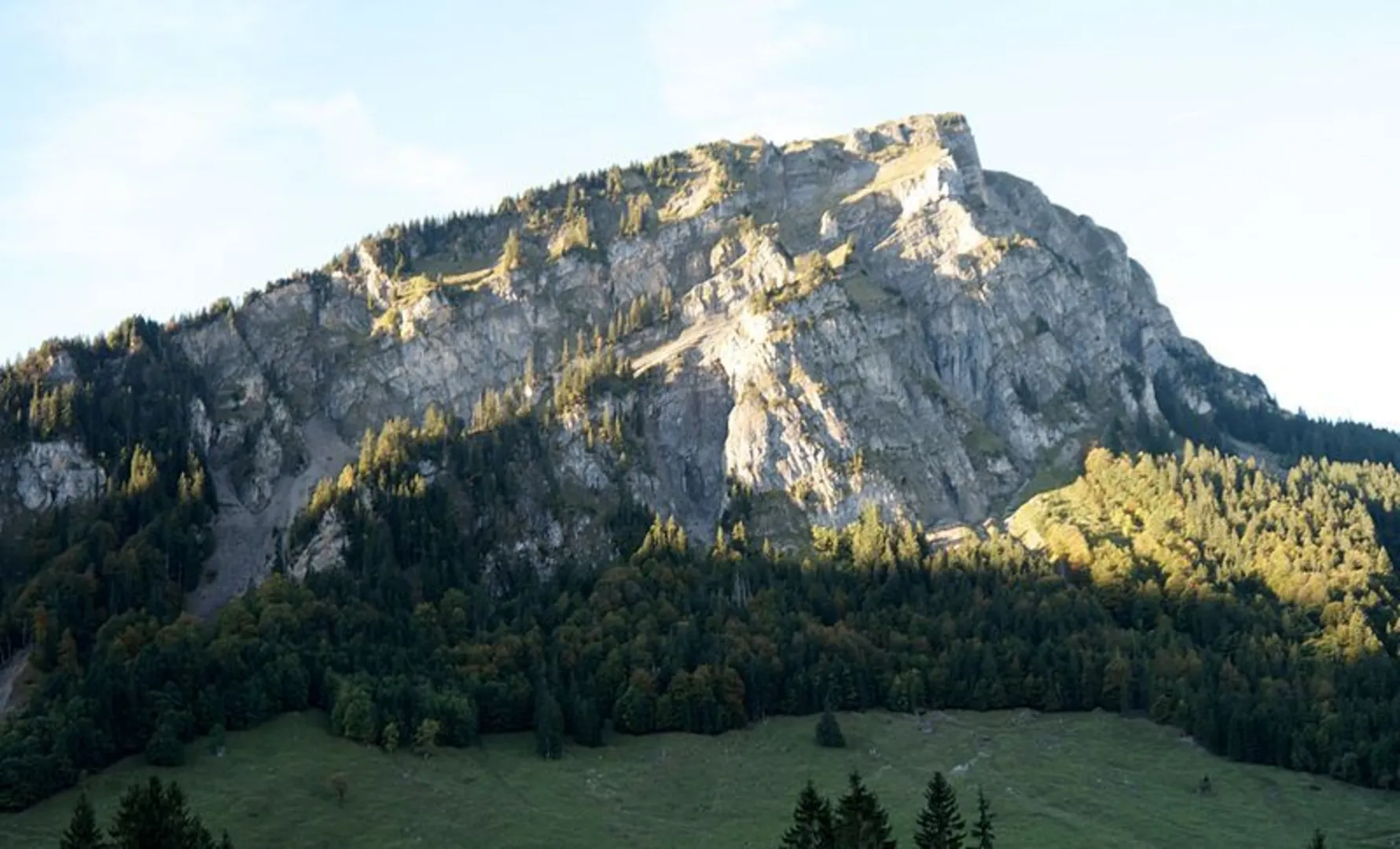 An image depicting the trail Eremitenweg and its surrounding area.