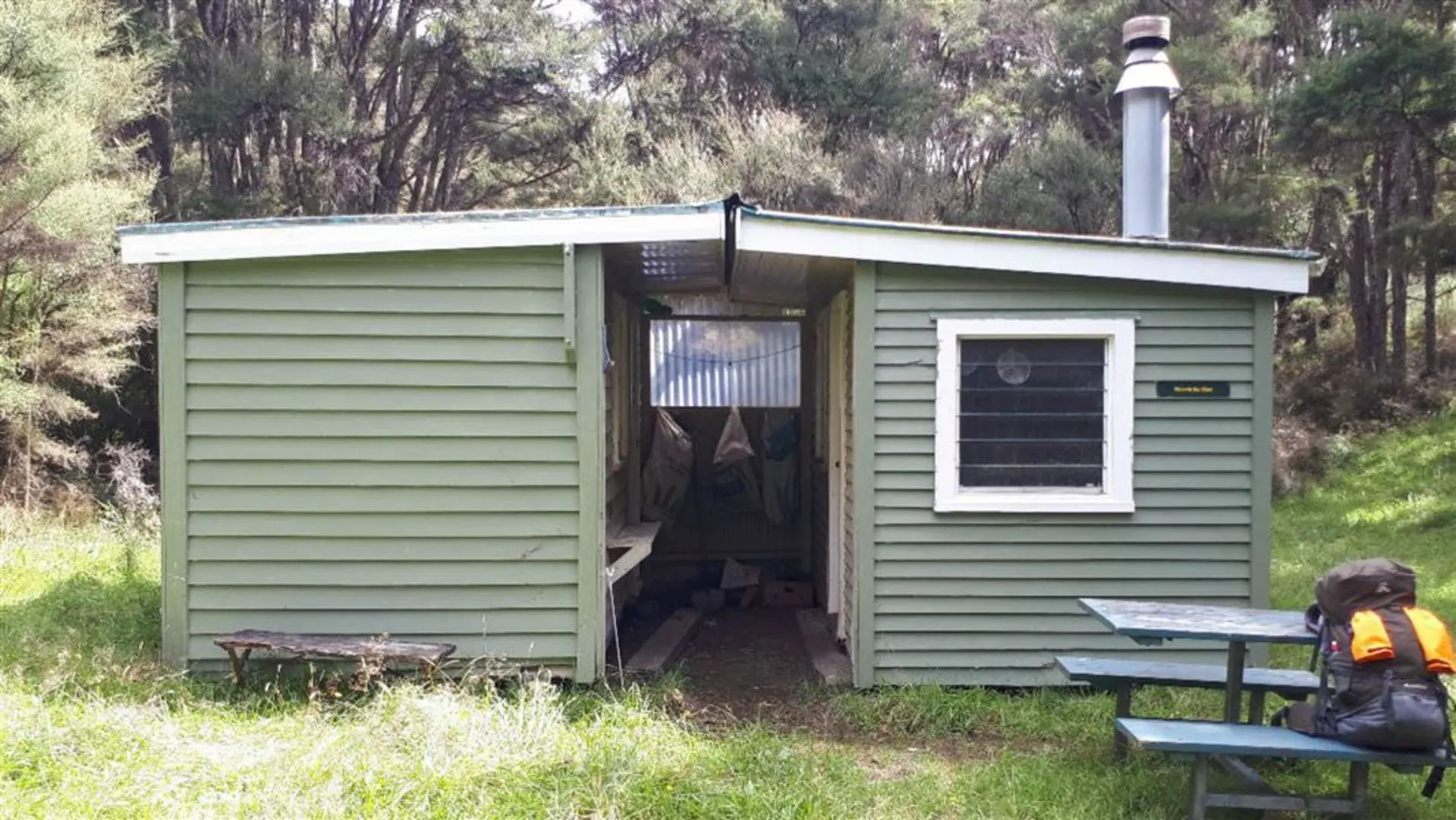 An image depicting the trail No Man's Road Area Tracks - No Man's Road to Dead Dog Hut to Herricks Hut and its surrounding area.