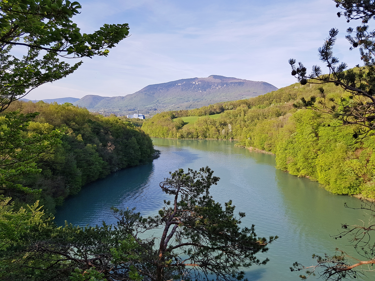 An image depicting the trail GR 509 - GTJ la Grande Traversée du Jura and its surrounding area.