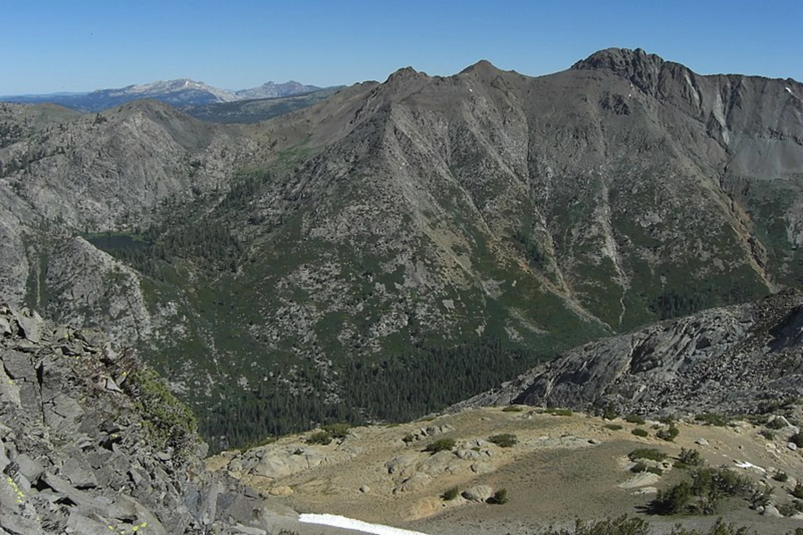 An image depicting the trail Fourth of July Lake via Evergreen Trail and its surrounding area.