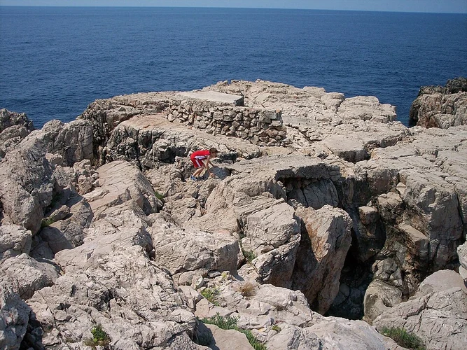 Uvala Portoc, Lokrum, Cape Bacela and Cape Skrinja Loop
