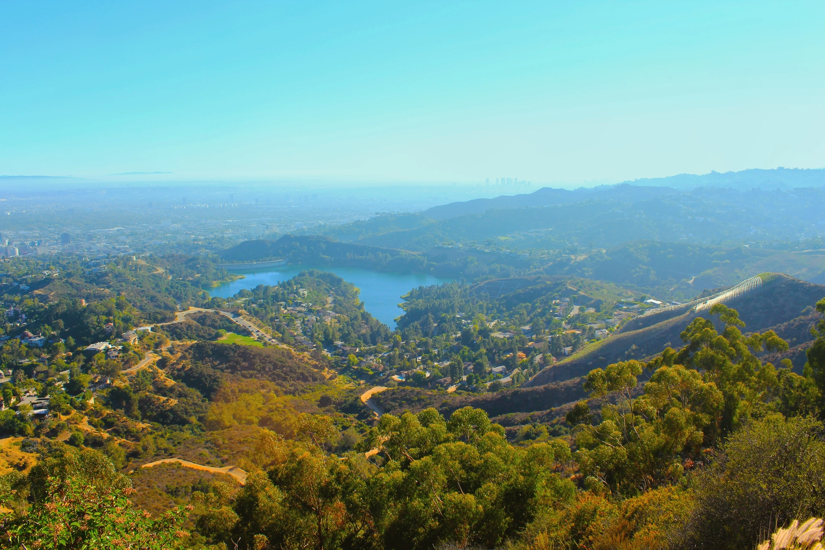 An image depicting the trail Hollywood Reservoir and Upper Lake Hollywood Loop and its surrounding area.