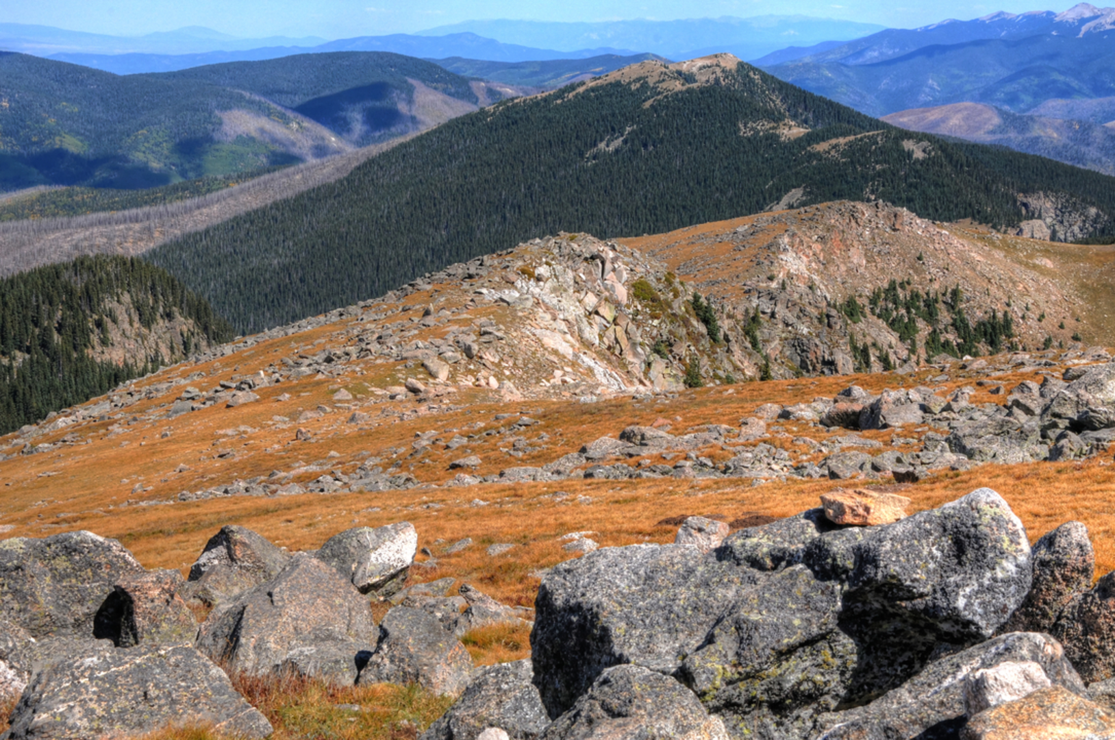 An image depicting the trail Lake Katherine via Winsor Trail and its surrounding area.
