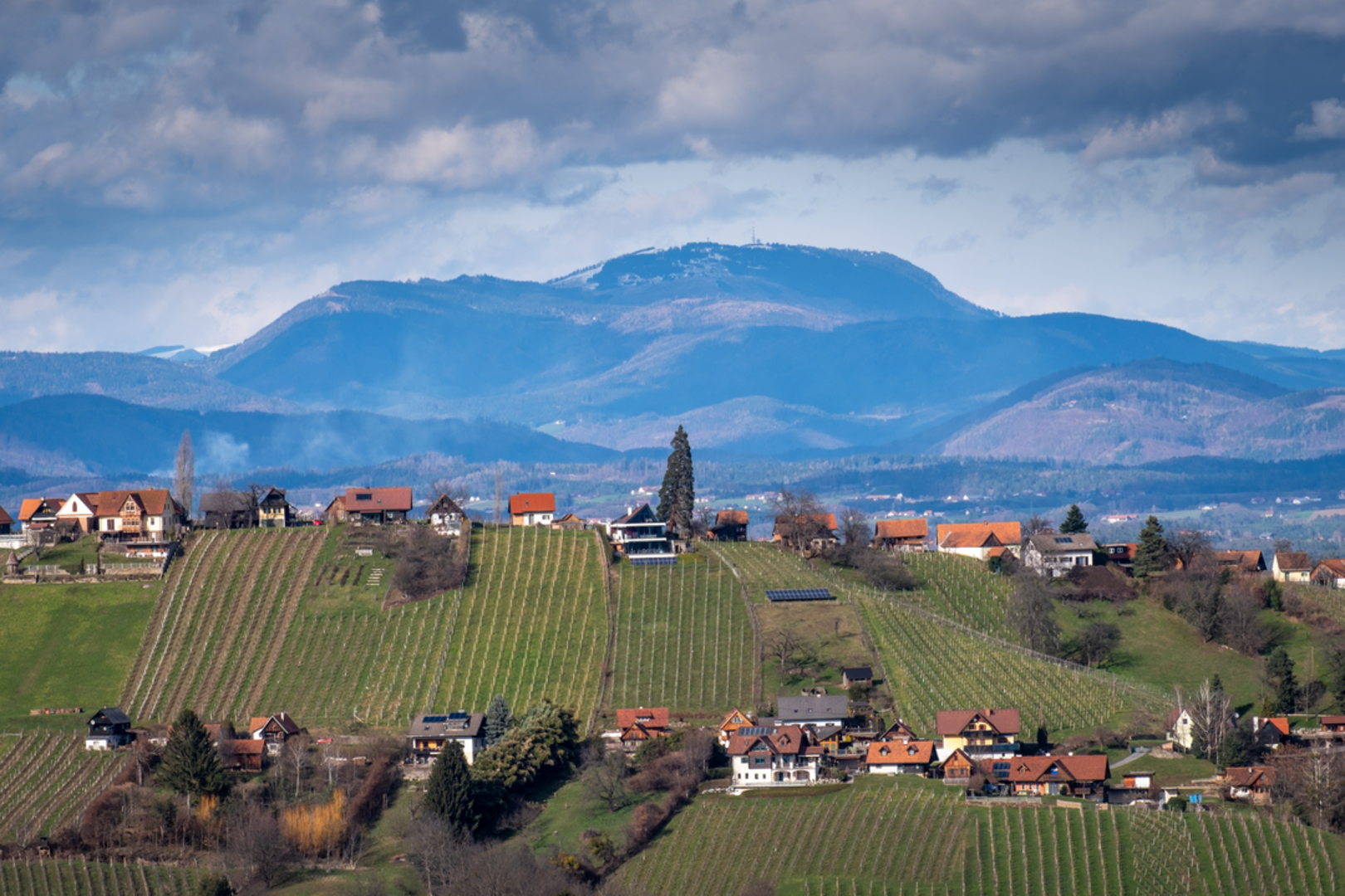 An image depicting the trail Genuss-Schilchern and its surrounding area.