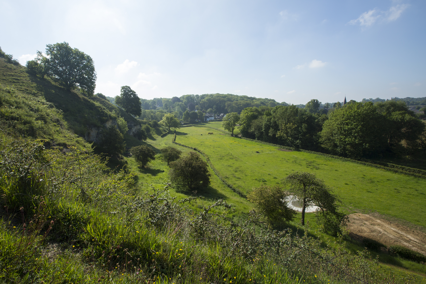 An image depicting the trail Margraten, Krijtlandpad and Pieterpad deel Loop and its surrounding area.