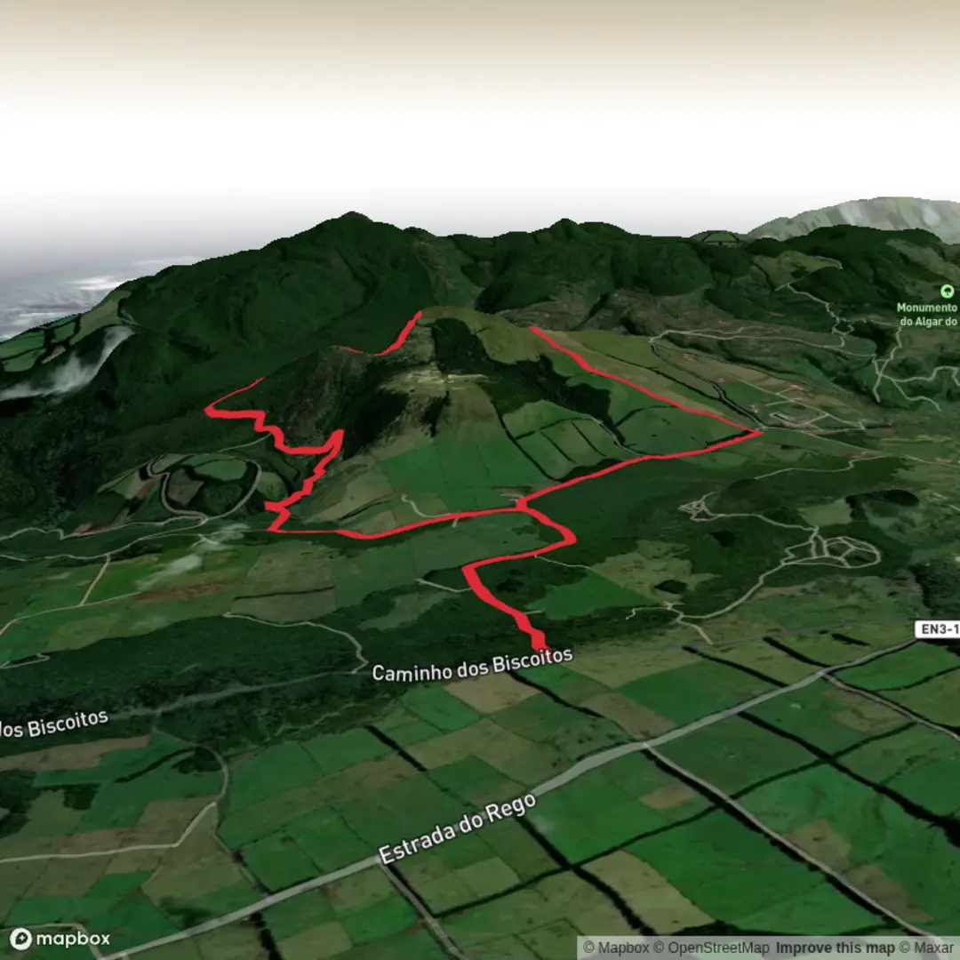 An image depicting the trail Rocha do Chambre Loop and its surrounding area.
