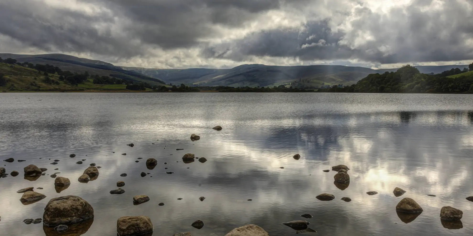 An image depicting the trail Semer Water and Raydale Walk and its surrounding area.