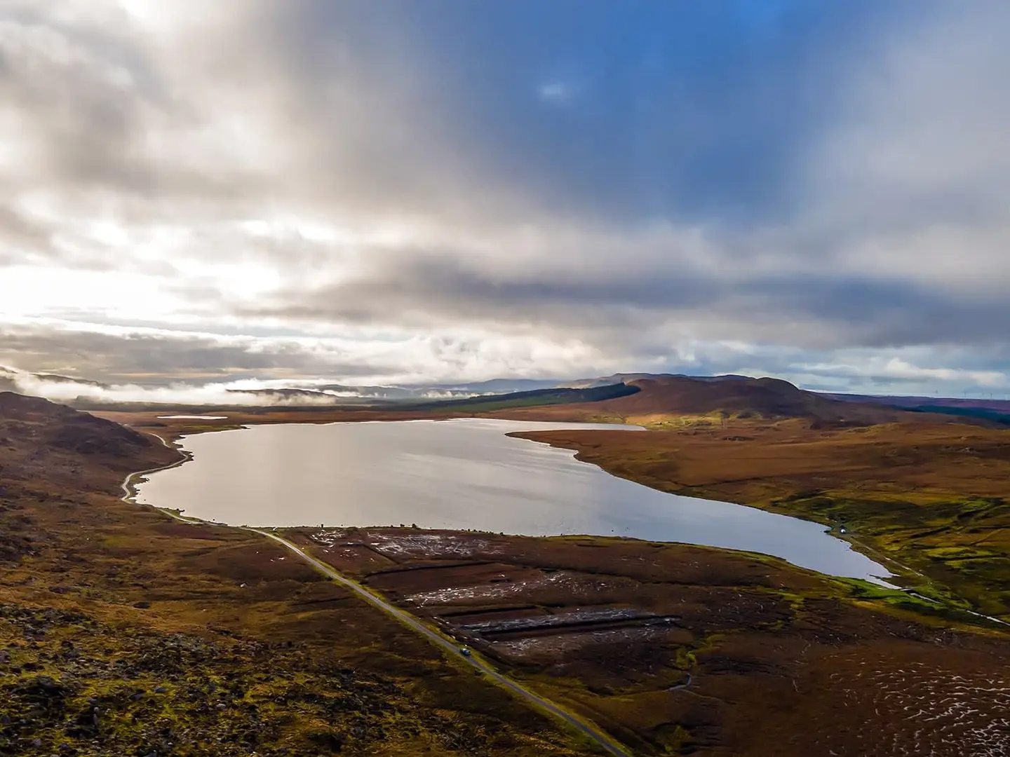 An image depicting the trail Lough Easkey Loop and its surrounding area.