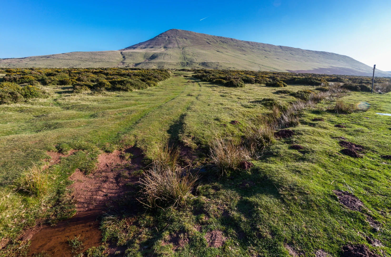An image depicting the trail Ffynnon Beacon and Hay Bluff Loop and its surrounding area.