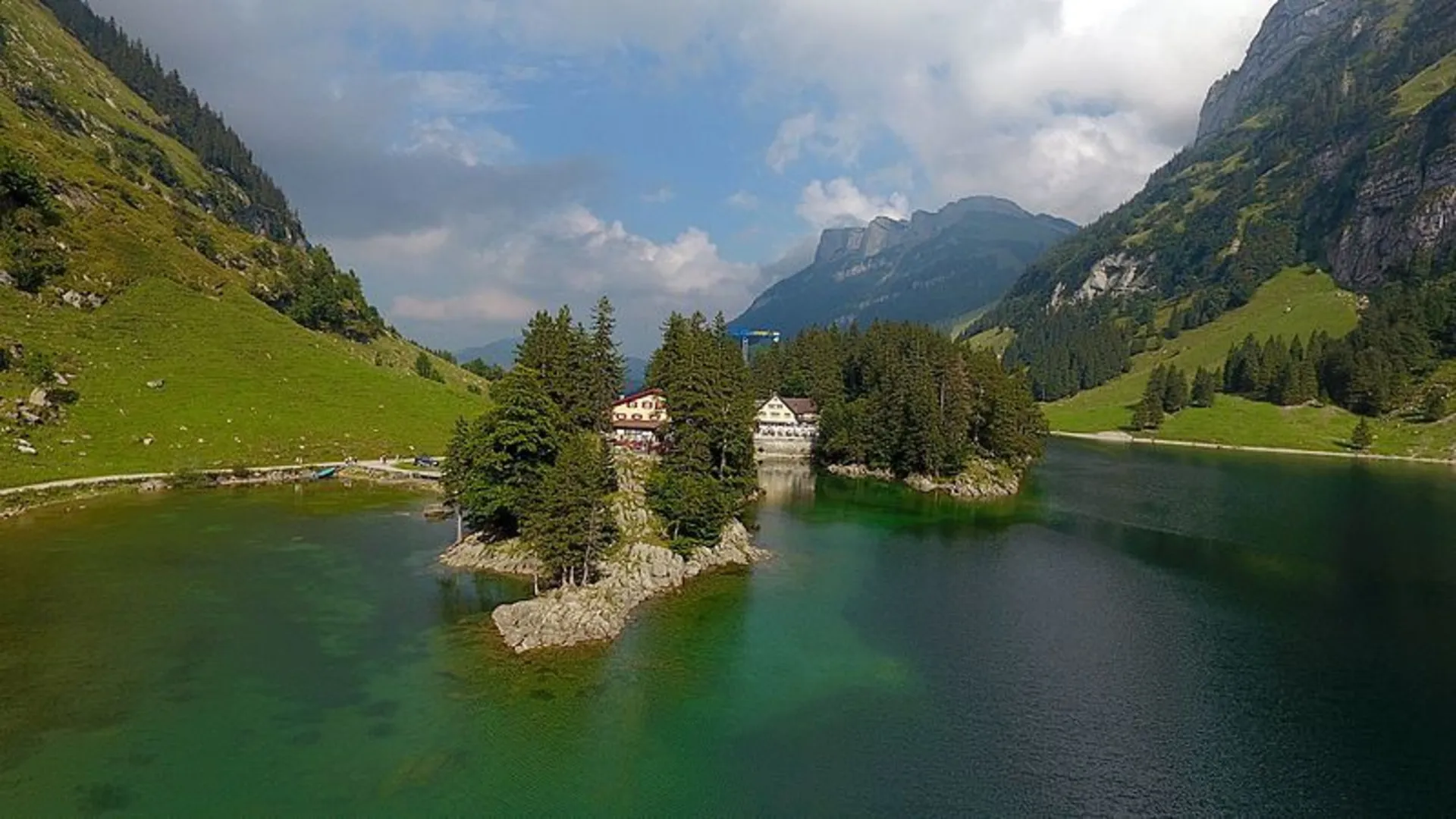 An image depicting the trail Seealpsee Lake Loop from Wasserauen and its surrounding area.