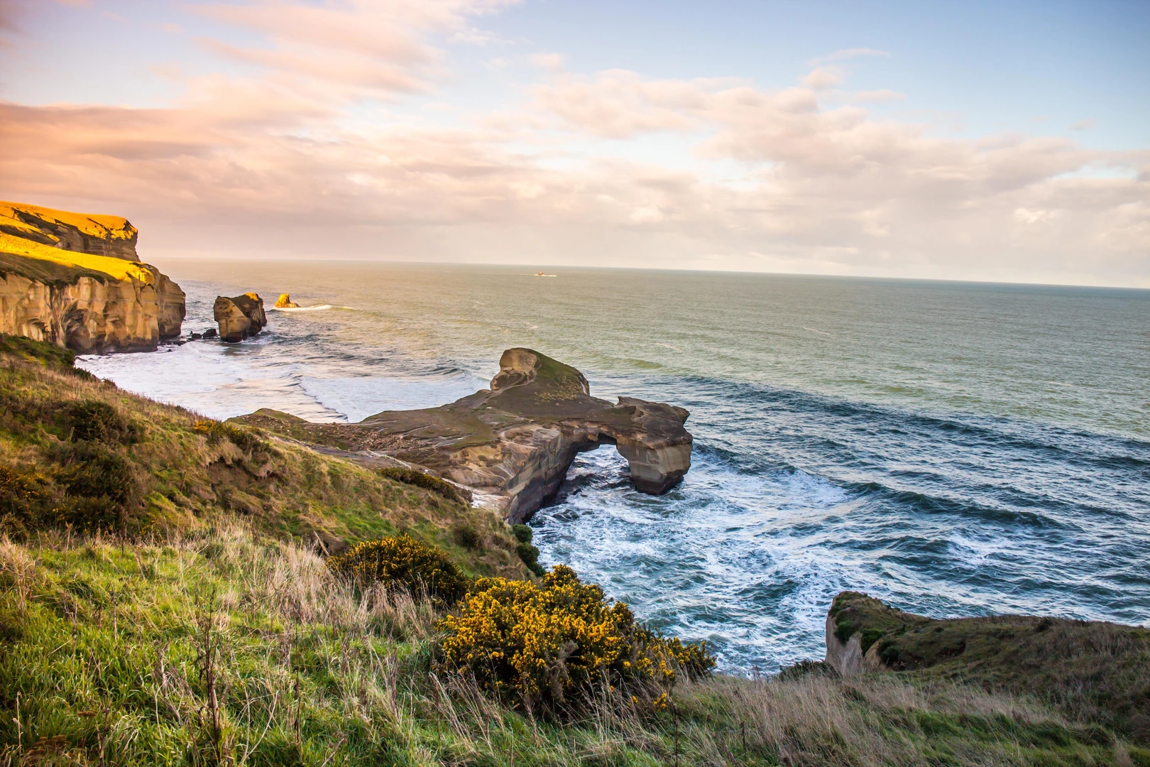 An image depicting the trail Tunnel Beach Track and its surrounding area.