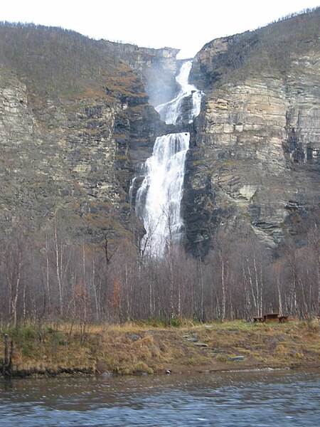 An image depicting the trail Reisa National Park and its surrounding area.