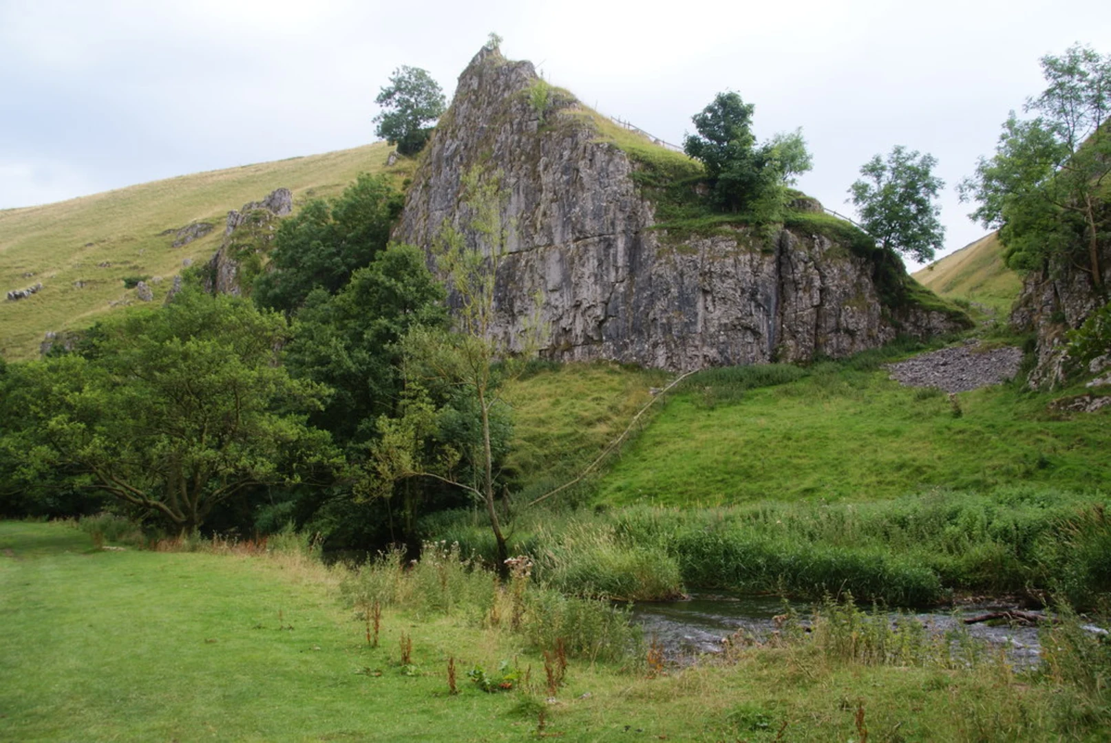 An image depicting the trail Thor's Cave, Wetton Hill and Narrowdale Hill Loop and its surrounding area.