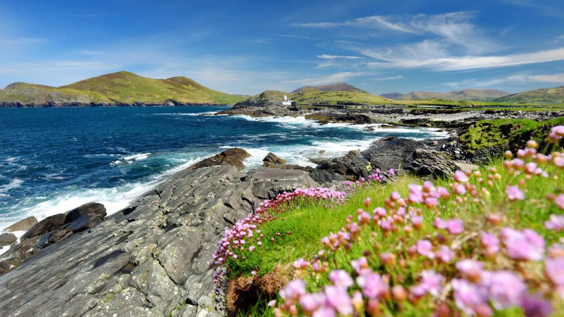 An image depicting the trail Kerry Way and its surrounding area.