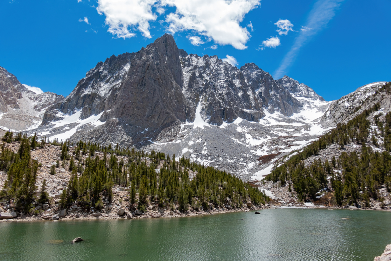 An image depicting the trail Honeymoon Lake via Pine Creek Pass Trail and its surrounding area.