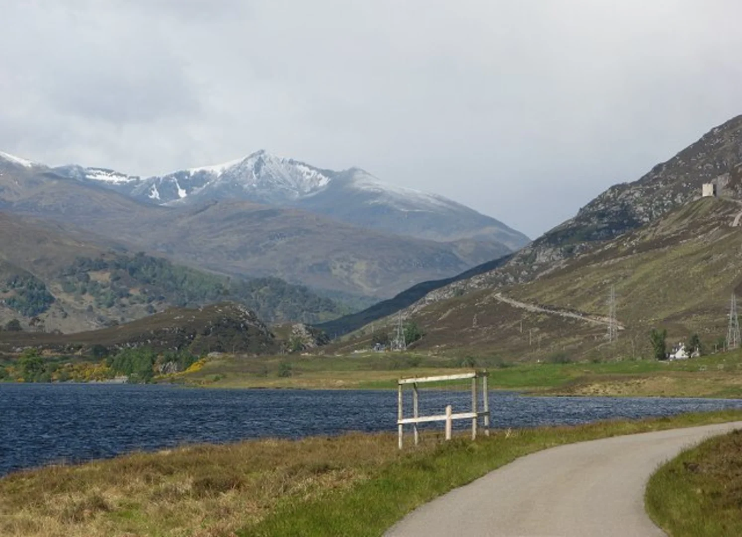 An image depicting the trail Càrn nan Gobhar - Strathfarrar via Sgurr Na Ruaidhe and its surrounding area.