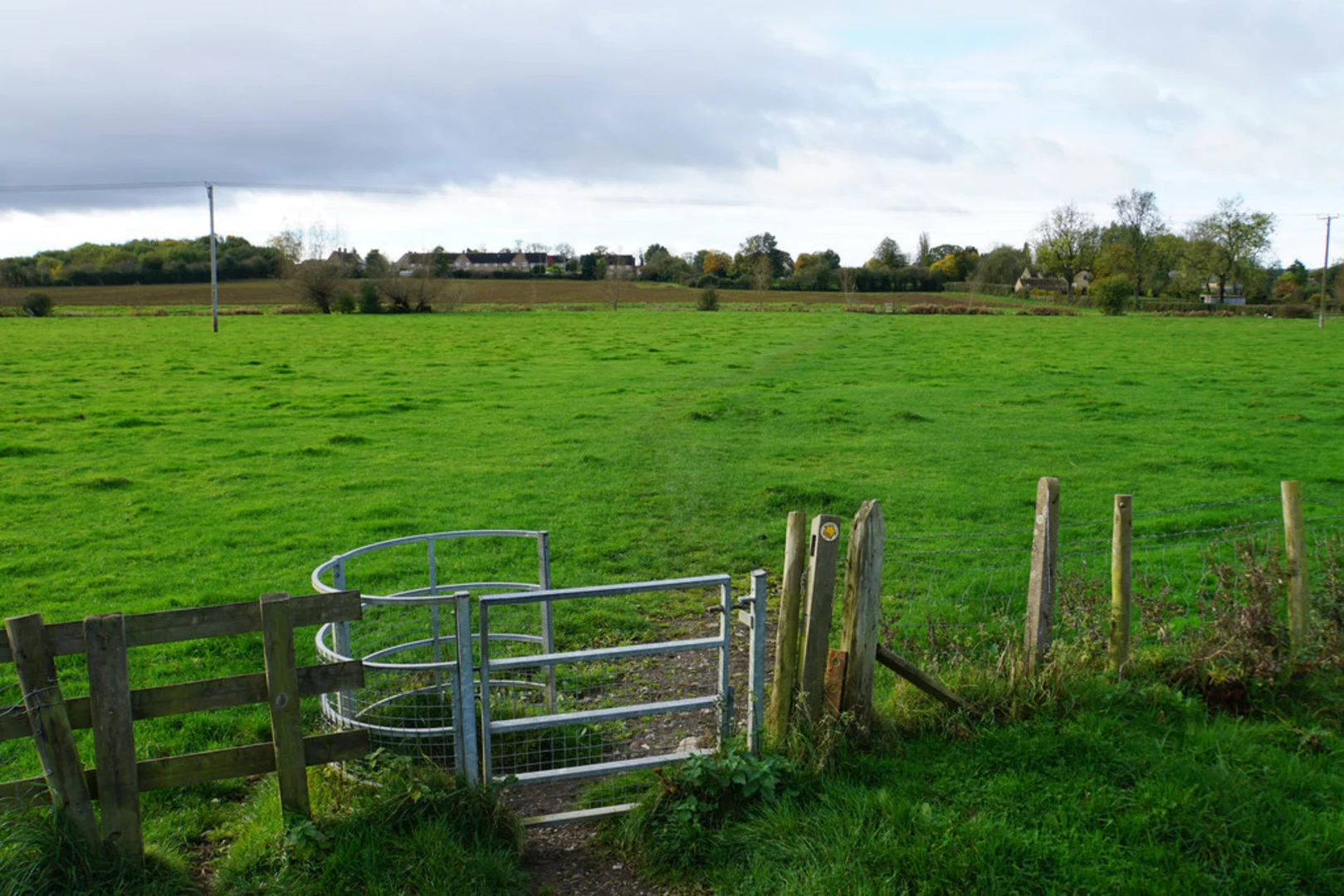 An image depicting the trail Kingham Station Short Circular and its surrounding area.