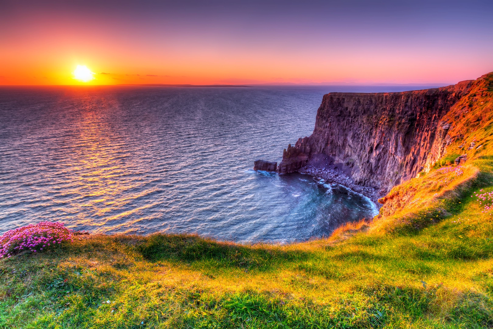 An image depicting the trail Cliffs of Moher Coastal Walk and its surrounding area.