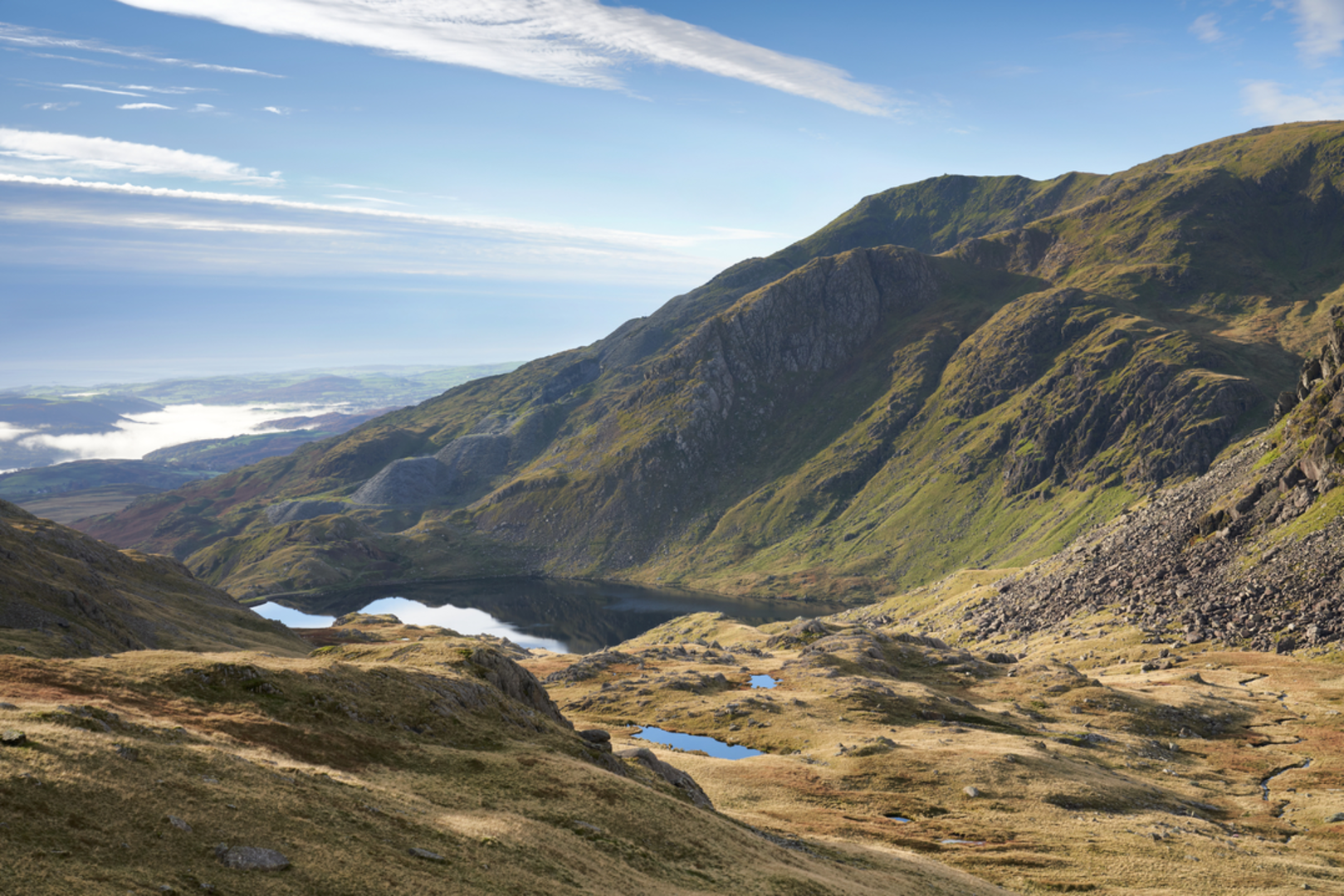 An image depicting the trail Brock Crags and its surrounding area.