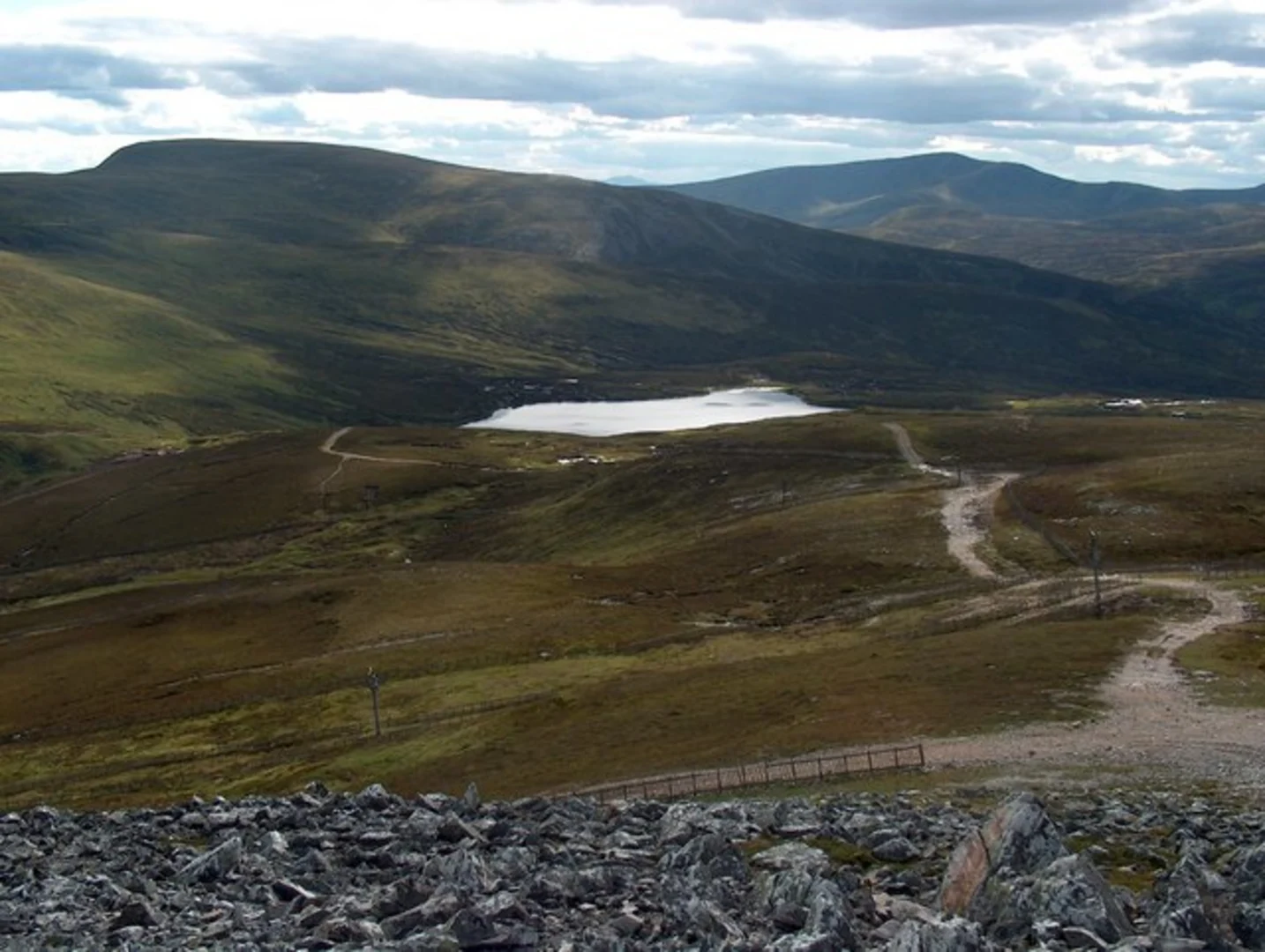 An image depicting the trail Càrn Bhac and its surrounding area.