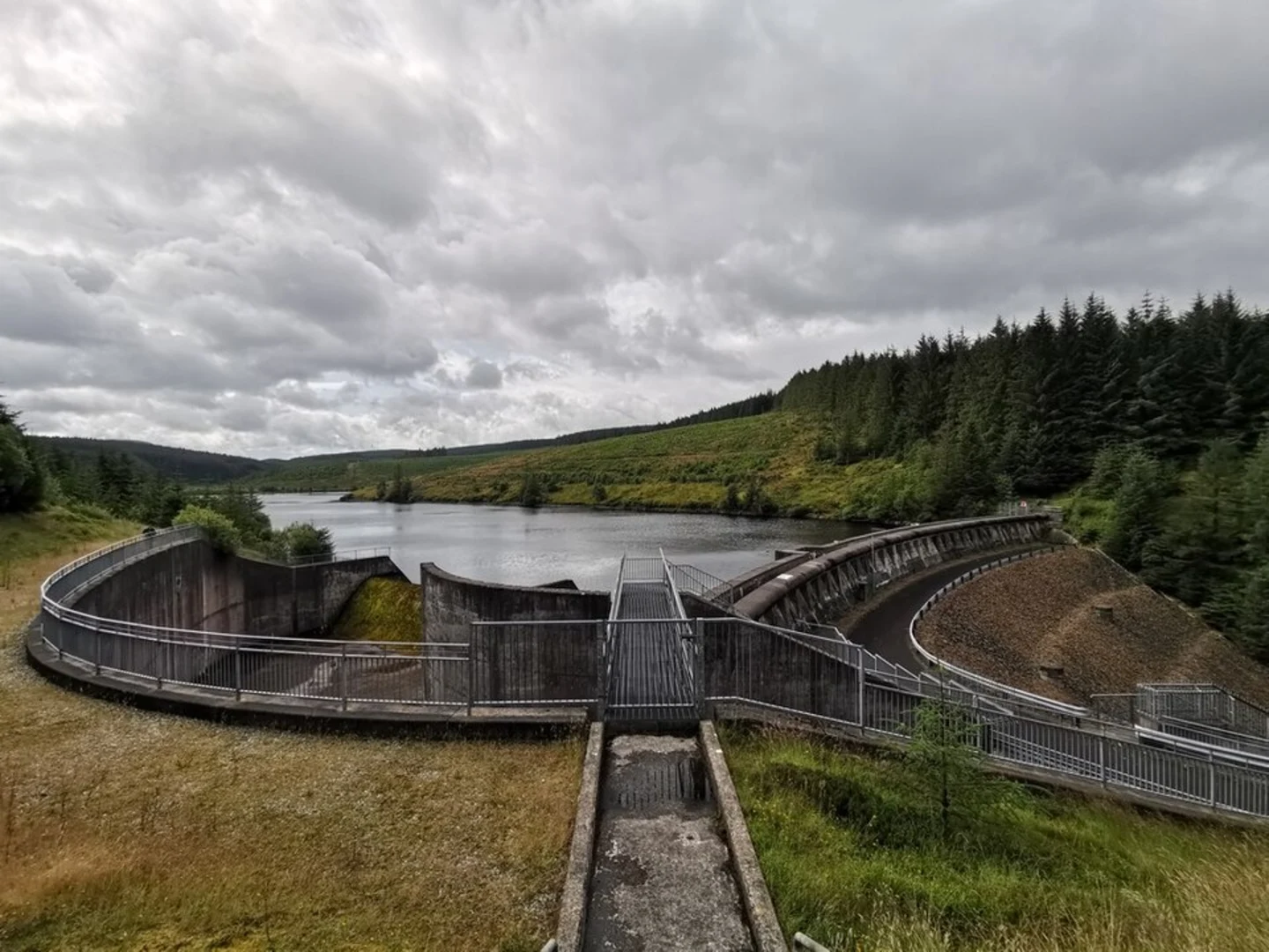 An image depicting the trail Banagher Glen Walk and its surrounding area.