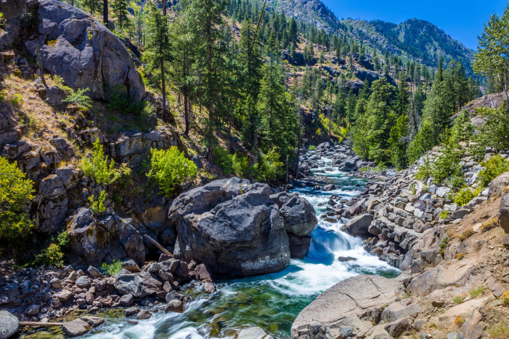An image depicting the trail Icicle Creek to Josephine Lake and its surrounding area.