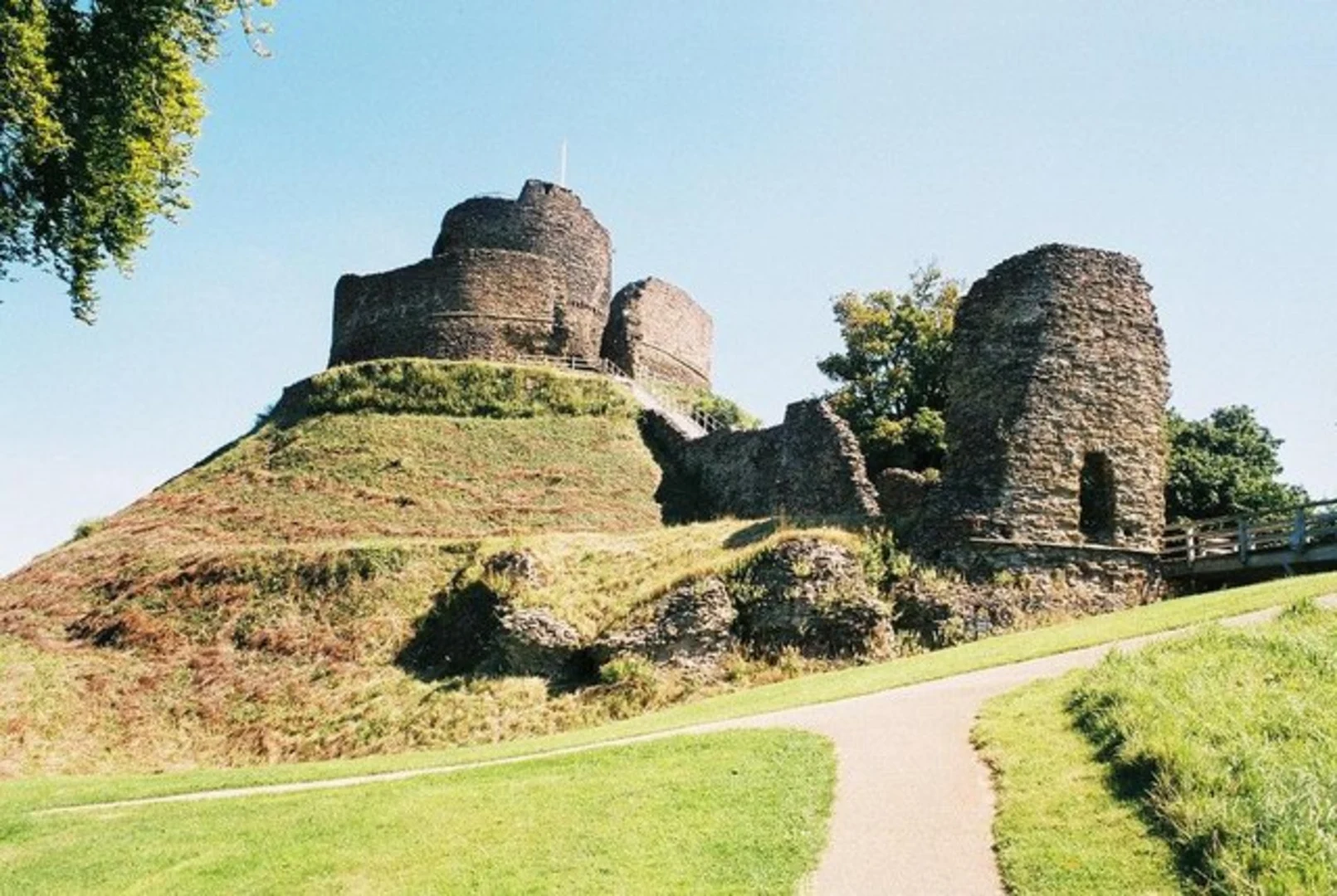 An image depicting the trail Launceston Circular Walk and its surrounding area.