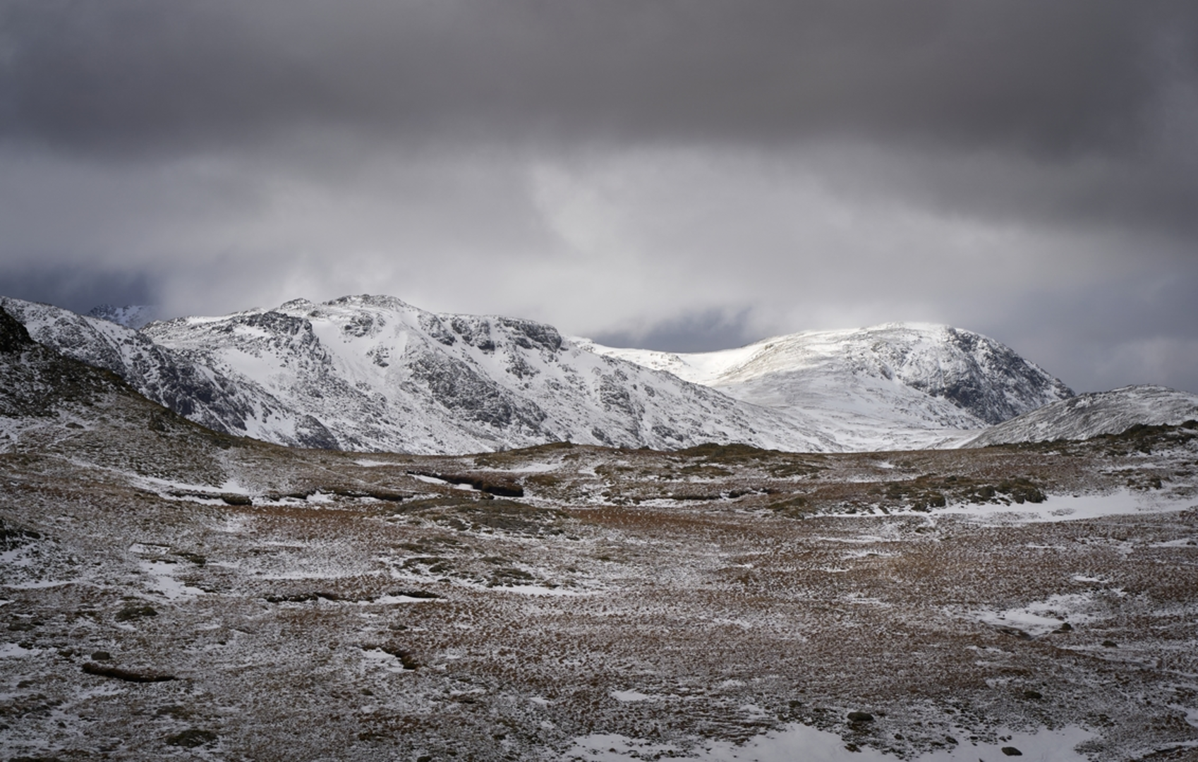 An image depicting the trail Esk Pike and its surrounding area.