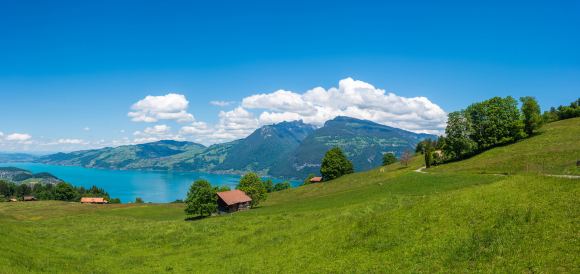 An image depicting the trail Durchs Jahr wandern - Wiehnachtswäg Aeschi and its surrounding area.