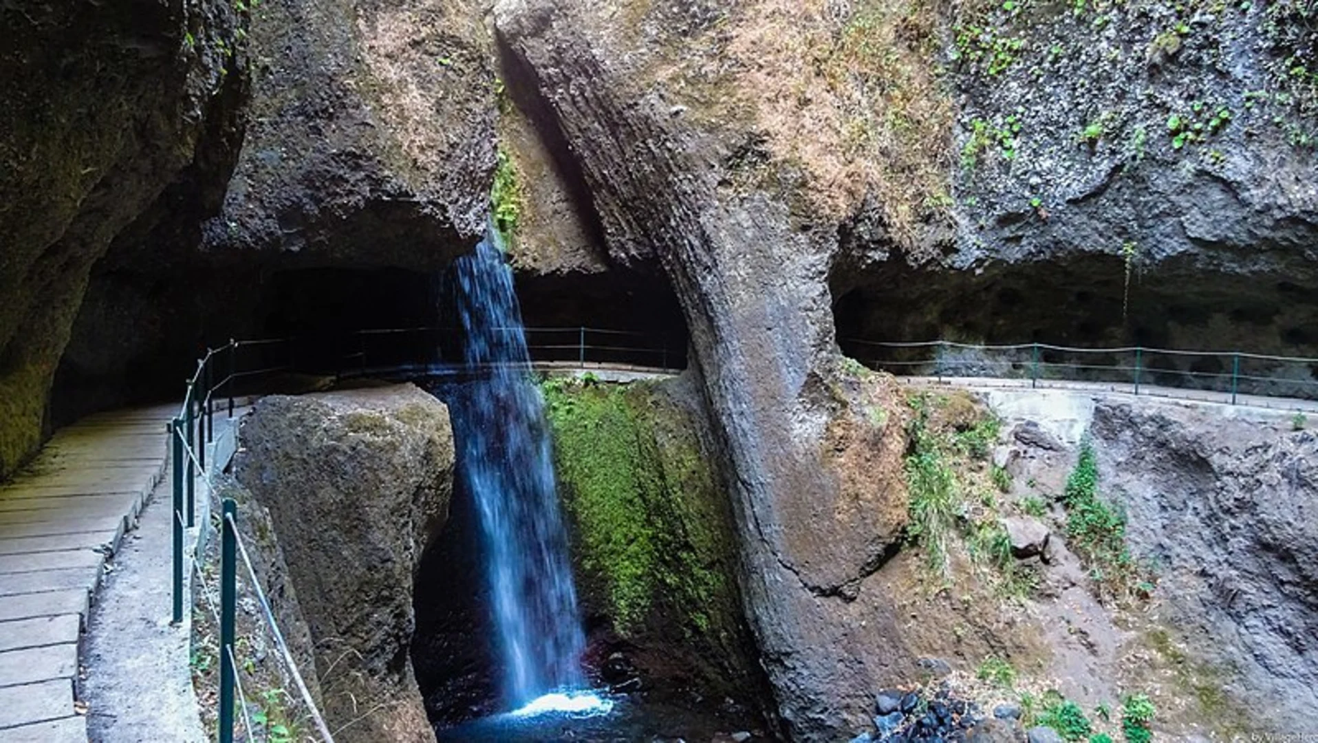 An image depicting the trail PR 7 Levada do Moinho and its surrounding area.