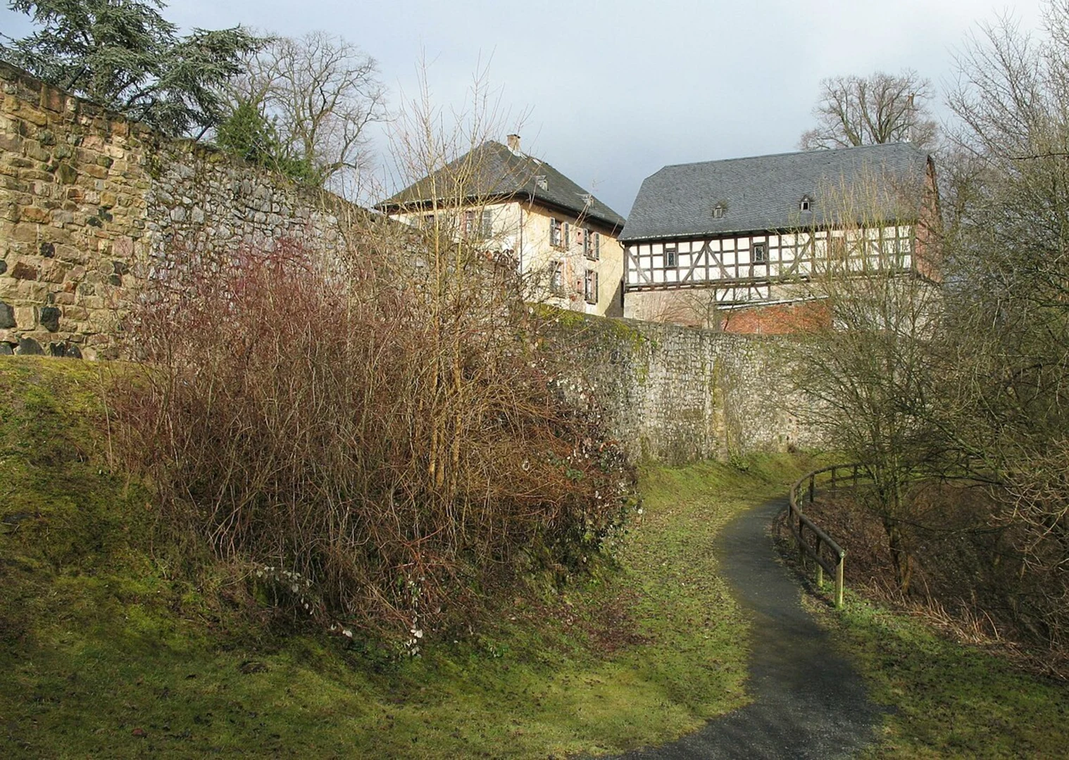 An image depicting the trail Homberger Weg and Gert Siebert Weg and its surrounding area.