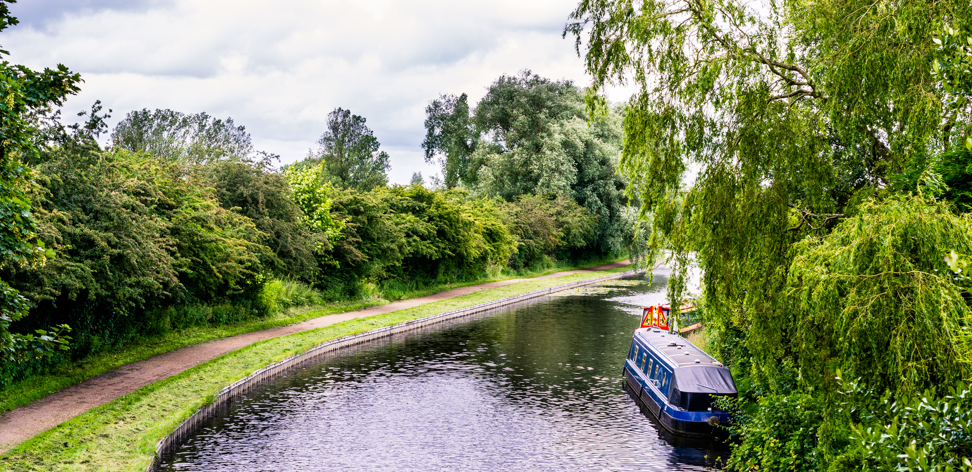 An image depicting the trail Leeds and Liverpool Canal Walk and its surrounding area.