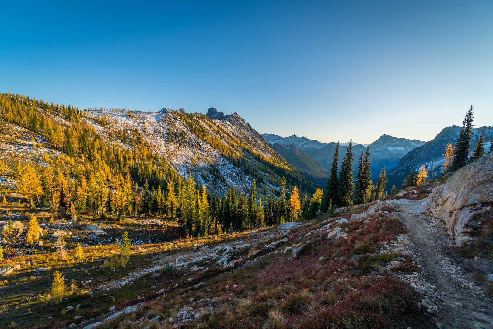 An image depicting the trail Cutthroat Pass via Pacific Crest Trail and its surrounding area.